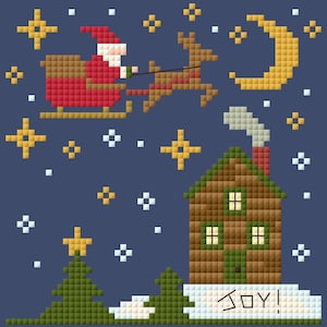 Puede incluir: Un patrón de punto de cruz en pixel art sobre un fondo azul oscuro que muestra a Santa en un trineo rojo tirado por un reno marrón, una luna creciente amarilla, estrellas doradas, una casa marrón con chimenea roja, pinos y el texto JOY!