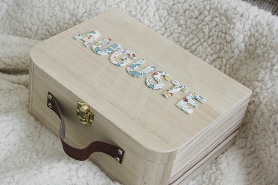 Petite Valisette En Bois Personnalisable Avec Prenom De Bebe Etsy Petite Valisette En Bois Personnalisable Avec Prenom De Bebe Etsy