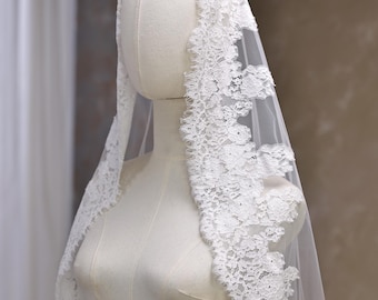 Mantilla Bridal Veil, Soft Spanish Eyelash Lace Veil, Scalloped Chantilly Floor Wedding Veil, Lace Trim White Veil, 1 Tier Mantilla Veil