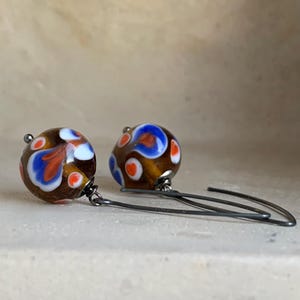 Glas und Silber Ohrringe &quot;Glass Spheres&quot; • Bunte, handgemachte Schmuck • Alltag Ohrringe Mit Bunten Glasperlen.