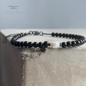 Bracelet with Onyx, Pearl and Silver &quot;White & Black – Onyx and Pearl&quot; • Artisan gemstone jewelry • Handmade adjustable bracelet.