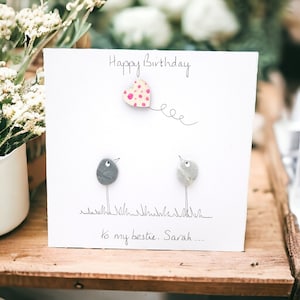Carte d'anniversaire pour un ami, un être cher, une photo d'art personnalisée avec des galets, un cadeau original original avec des oiseaux mignons, des amis de la famille