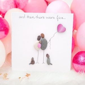 Nouvelle carte de luxe pour bébé, cartes personnalisées, futurs parents, image de famille nouvelle maman avec galets fait main