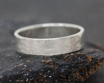 9ct White Gold Minimalist Ring, Ripples Textured, Water Surface White Gold Ring, in Various Widths, Unique Wedding Ring, Unisex