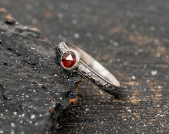 Sterling Silver&Garnet Ring,Sterling Silver Floral Ring with Garnet,January Birthstone Ring,2nd Anniversary Gift,Gift for Her,Mothers Gift