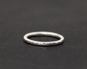 Speculum Vitae Ring, 2mm Wide, in 9ct White Gold, Handmade Wedding Ring, Hand Hammered Gold Ring, Minimalist Gold Ring, Made to Order