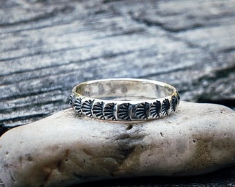 Tide Echo Ring, 4mm Wide Sterling Silver Shell Pattern Band, Navajo Stamp Ring, Handmade Ocean-Inspired Textured Ring, Made to Order