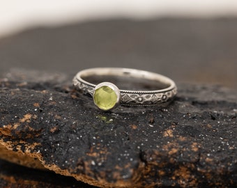 Quatre Ring with Peridot, Sterling Silver Ring, August Birthstone Ring, Rose Cut Gemstone, Handmade Statement Ring, Stackable, Made to Order