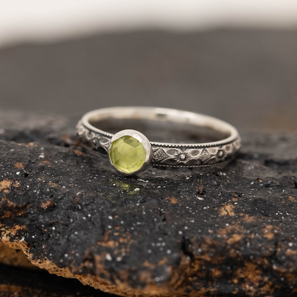 Sterling Silver Floral Ring with Peridot, August Birthstone Ring, Handmade Birthstone Ring, Peridot Ring, Made to Order, Gift for Her