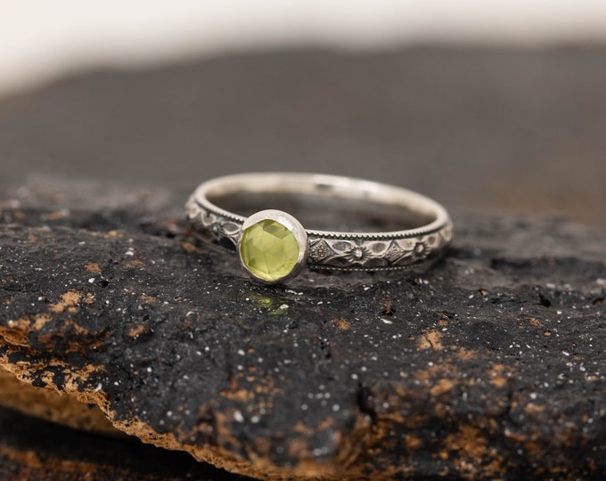 Quatre Ring with Peridot, Sterling Silver Ring, August Birthstone Ring, Rose Cut Gemstone, Handmade Statement Ring, Stackable, Made to Order