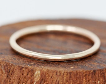 Completus Ring, 1.5mm, Polished, Classic 9ct Yellow Gold Wedding Band, 9ct Yellow Gold Stacking Ring, Timeless, Delicate, Made to Order
