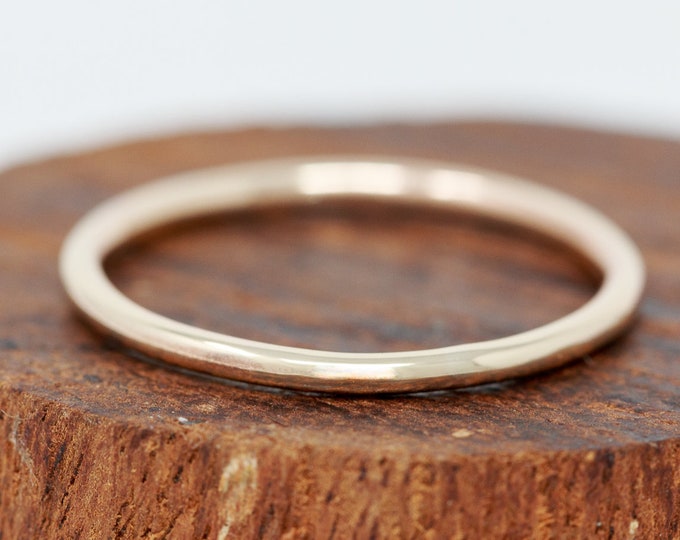 Completus Ring, 1.5mm, Polished, Classic 9ct Yellow Gold Wedding Band, 9ct Yellow Gold Stacking Ring, Timeless, Delicate, Made to Order