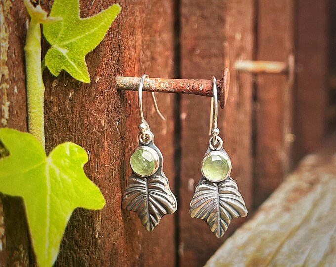 Hedera Lucis Earrings – Sterling Silver Ivy Leaf Drop Earrings with Mint Green Kyanite, Handcrafted Nature Jewellery, Woodland Gift for Her