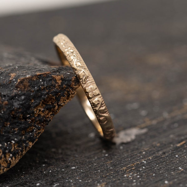 Anillo Flora Aeterna, oro amarillo de 9 quilates, 2,5 mm de ancho, anillo de boda floral hecho a mano, de inspiración victoriana, anillo de promesa, apilable, hecho a medida.