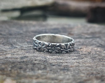 Aestas Ring – Hand-Forged Sterling Silver Floral Band, Midsummer Inspired Silver Ring, 4.5mm