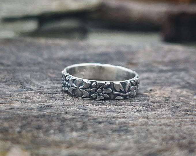 Aestas Ring – Hand-Forged Sterling Silver Floral Band, Midsummer Inspired Silver Ring, 4.5mm
