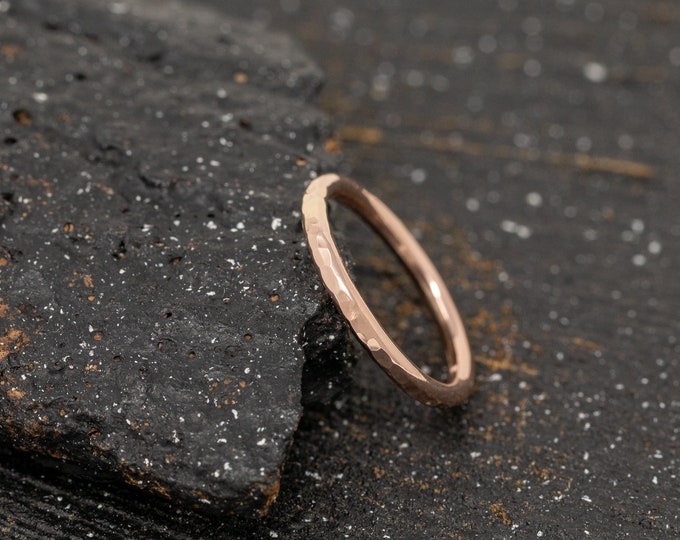 Speculum Vitae Ring, in 9ct Rose Gold, 2mm Wide, Embossing Hammered Ring, Made to Order, Handmade Rose Gold Ring, Handcrafted Wedding Ring
