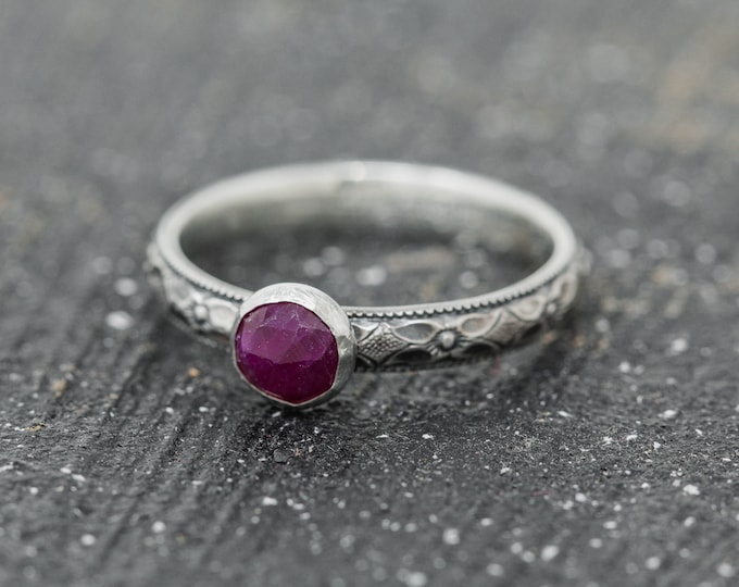 Sterling Silver&Ruby Ring, Ruby Ring, Sterling Silver Floral Ring with Ruby, July Birthstone Ring, Promise Ring, Gift for Her, Mothers Gift