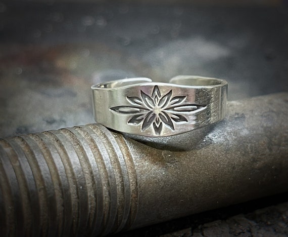Sterling Silver Hand Carved Lotus Flower Ring Sterling Silver Hand Carved Lotus Flower Ring