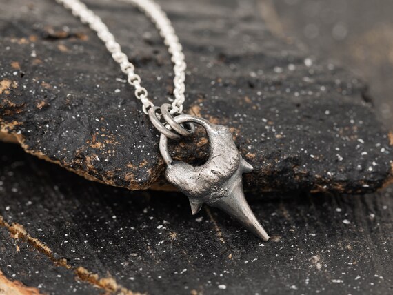 3Dスターリングシルバーサメの歯の化石ペンダントネックレス：ユニ