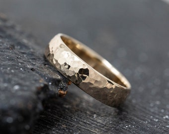 Handcrafted 9ct Yellow Gold Wedding Ring: Hammered Unisex Band
