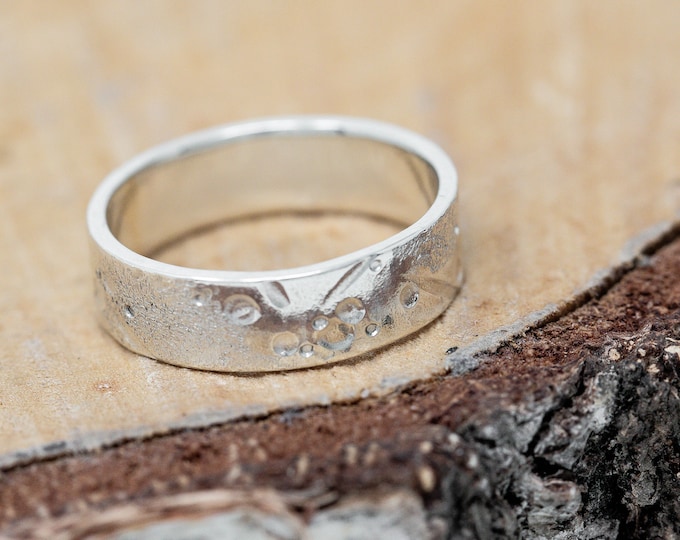Amor Aeternus Ring, 9ct White Gold, 6mm Wide, Celestial Inpired Textured Gold Ring, Eternal Love Symbolic Wedding Ring, Rustic yet Delicate