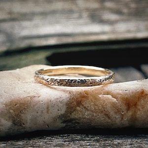 Ruptus Ring - 9ct Yellow Gold 2.3mm Organic Wedding Ring, Minimalistic Hand-Embossed Band, Unconventional Gold Ring, Rustic and Unique