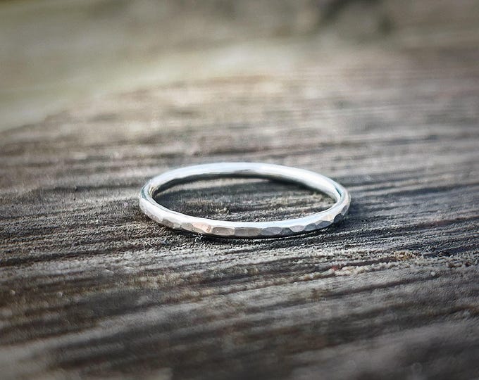Speculum Vitae Ring, 1.5mm Wide, in 9ct Yellow Gold, Slim, Hand Hammered, Minimalist Gold Ring, Stacking Gold Ring, Handmade Wedding Ring