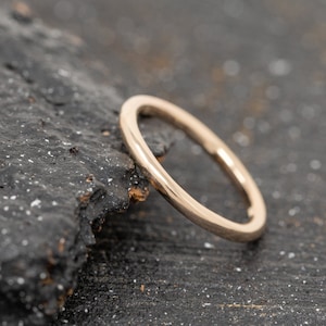 Completus Ring, 2mm Wide, in 9ct Yellow Gold, Handmade Wedding Ring, Simple, Classic, Polished, Made to Order, Unisex Ring