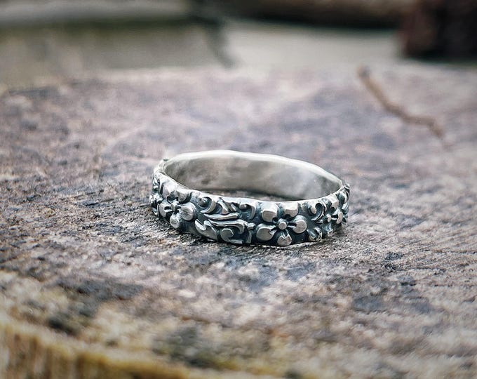 Verna Ring, Sterling Silver Flower Band, 4.5mm Wide, Five-Petal Floral Pattern, Handmade Botanical Jewellery, Romantic Gift for Her