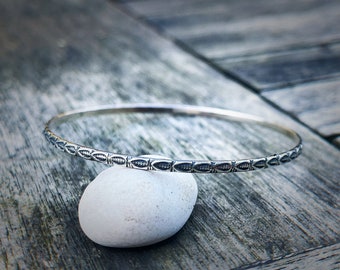 Handmade Sterling Silver leaf Patterned Bangle,  Tree Leaf Bangle, 2.5mm Wide, Girl’s Bangle, Stacking Bangle, Gift for Mum, Gift for Her