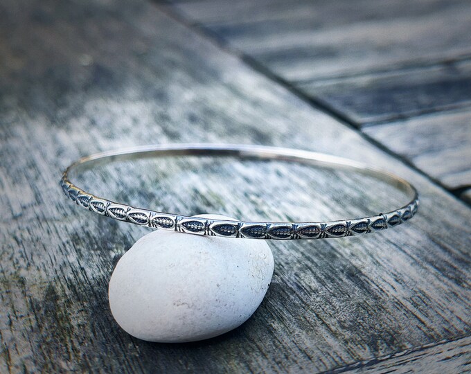 Handmade Sterling Silver leaf Patterned Bangle,  Tree Leaf Bangle, 2.5mm Wide, Girl’s Bangle, Stacking Bangle, Gift for Mum, Gift for Her
