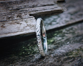 Voluta Aeterna Ring, in 9ct White Gold, 2.5mm Wide, D Shape Profile, Handmade Scroll Patterned White Gold Ring, Vintage Inspired, Artisan