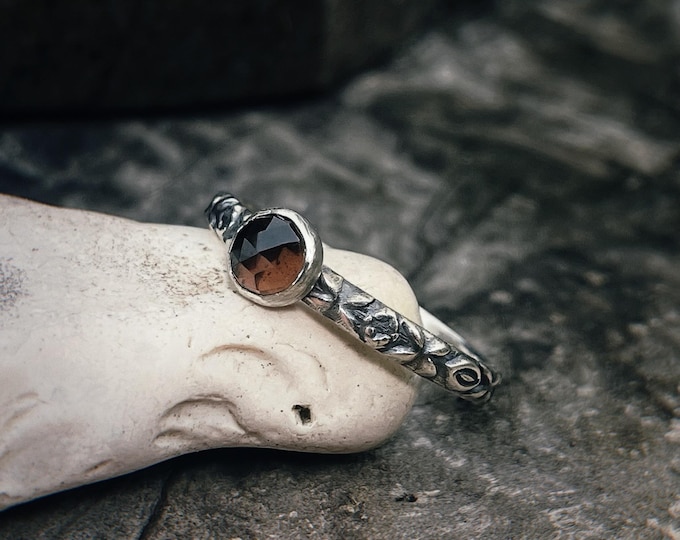 Nocturne Fumus Ring, 5mm Smoky Quartz Ring, Sterling Silver Textured Band, Minimalist Dark Stone Ring, Alternative Engagement Ring