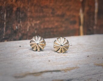 9ct Yellow Gold Luna Concho Stud Earrings – 7.5mm Southwest-Inspired Gold Earrings, Rustic Western Studs, Minimal Gold Earrings