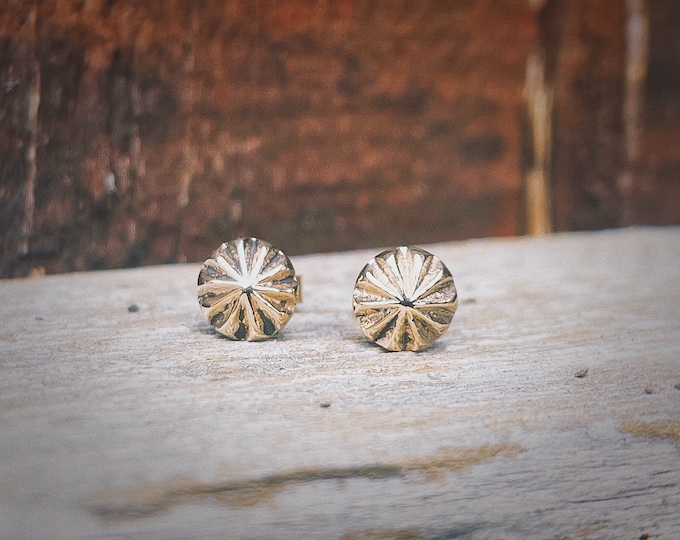 9ct Yellow Gold Luna Concho Stud Earrings – 7.5mm Southwest-Inspired Gold Earrings, Rustic Western Studs, Minimal Gold Earrings