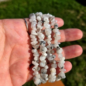 Moonstone crystal stretch bracelet, chip moonstone stone beaded bracelet, unisex jewelry, blue flash moonstone bracelet, blue moonstone gift