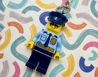 Llavero con minifigura de policía