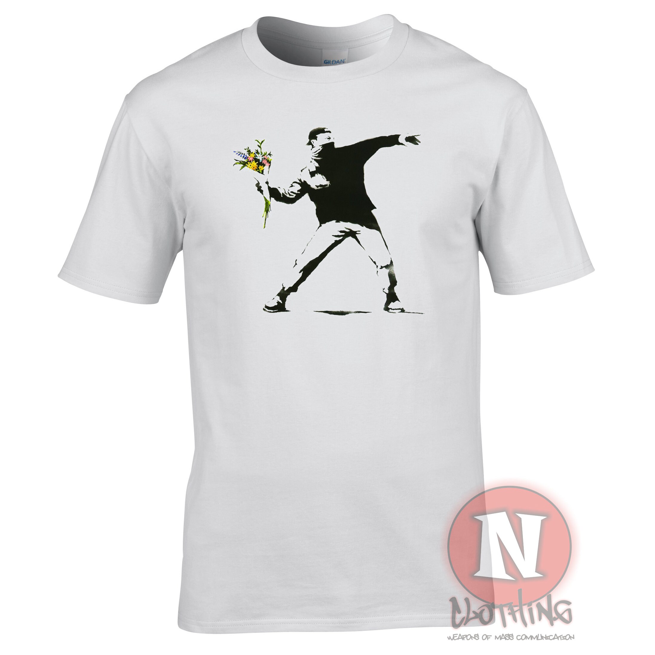 バンクシーのフラワーボンバーTシャツ。ストリートアートと都会の芸術 