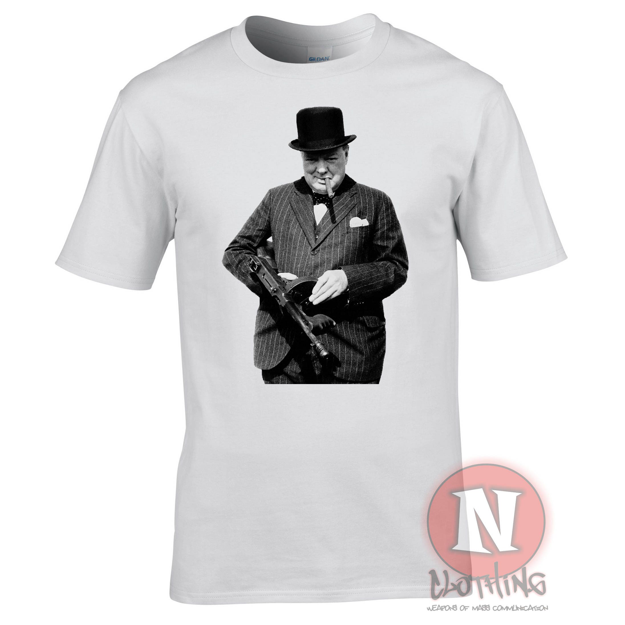 ウィンストン・チャーチルのTシャツ。機関銃を持った第二次世界大戦の