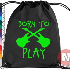 Sac de sport né pour jouer de la guitare. Idéal pour les écoles et les clubs. Sac de sport en 14 couleurs. Pour cet enfant fou de guitare dans votre vie.