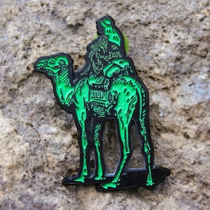 Épinglette avec logo Route de la Soie : émail phosphorescent