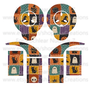 Könnte beinhalten: Zwei Sets von Aufklebern für Cochlear Nucleus 7 Prozessoren mit einem Patchwork-Muster aus Halloween-Motiven wie schwarzen Katzen, Geistern, Kürbissen, Hexenhüten, Spukhäusern und Totenköpfen in Orange, Lila und Türkis.
