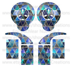 Pode incluir: Dois adesivos em forma de caveira com padrão geométrico azul e dourado para aparelhos auditivos Cochlear Nucleus 7.