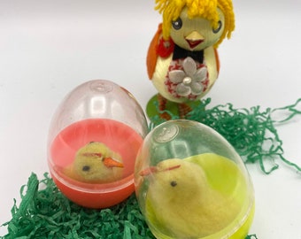 Vintage Easter Novelty Collection . Two 1940’s Spun Cotton Chicks In Plastic Eggs. One Vintage Japan Satin Ball And Chenille Chick