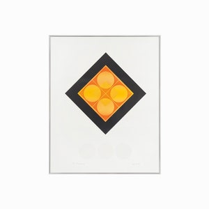 Könnte beinhalten: Ein geometrischer Druck in Schwarz und Orange mit vier sich überlappenden Kreisen in einer Diamantform.