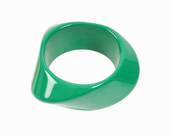 Vintage Plastic Bangle Cuff Bracelet Green