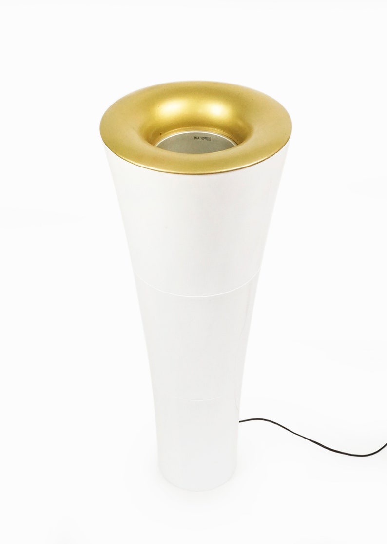 Lámpara de pie Kaoyi Japan con atenuador de plástico blanco de mediados de siglo moderno imagen 3