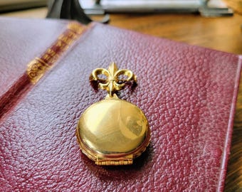 Vintage CORO Goldtone 4 Photo Family Album Locket