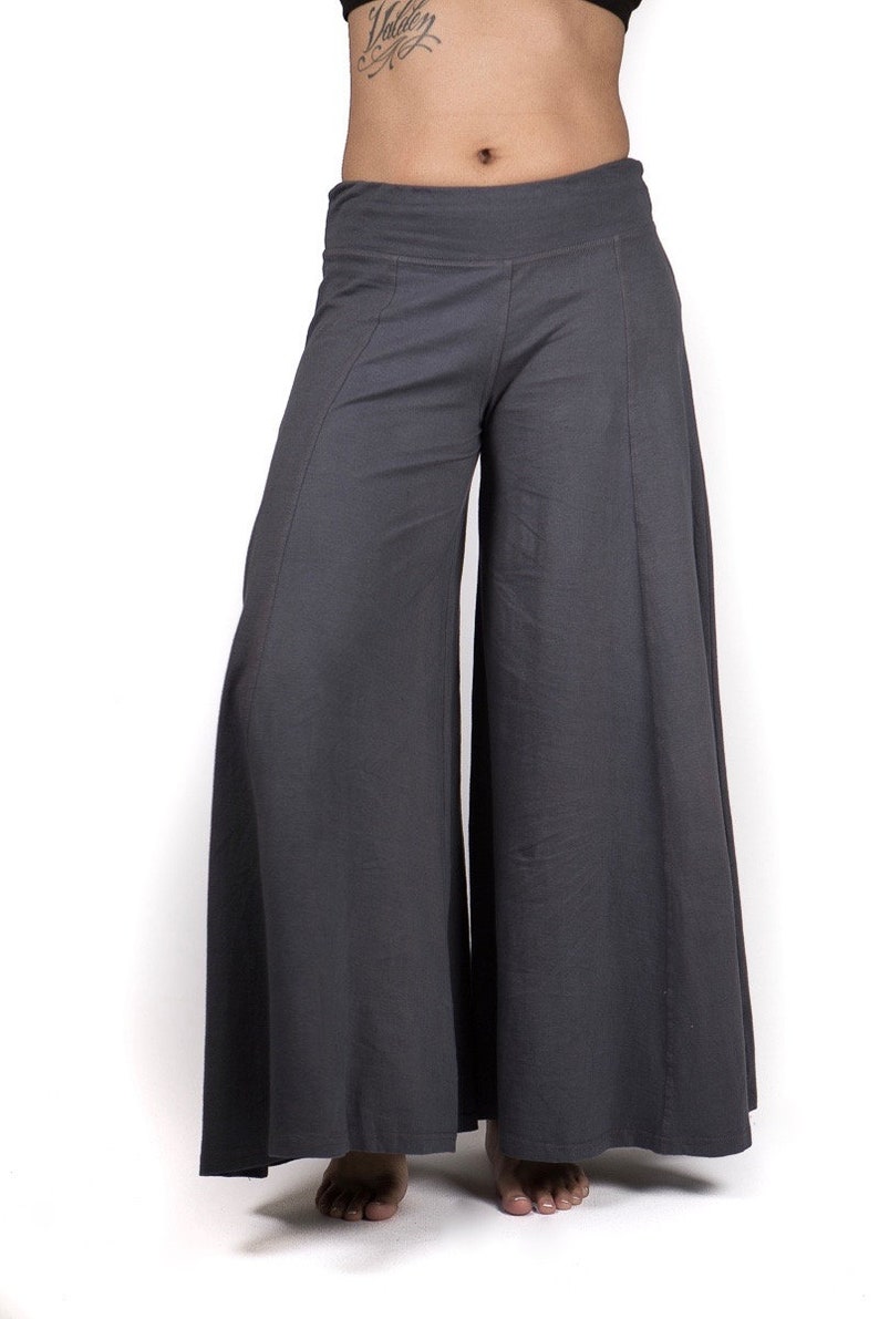 May include: Gray wide-leg pants with a wide, flowing silhouette. The pants have a simple, relaxed fit and a comfortable, casual style.
